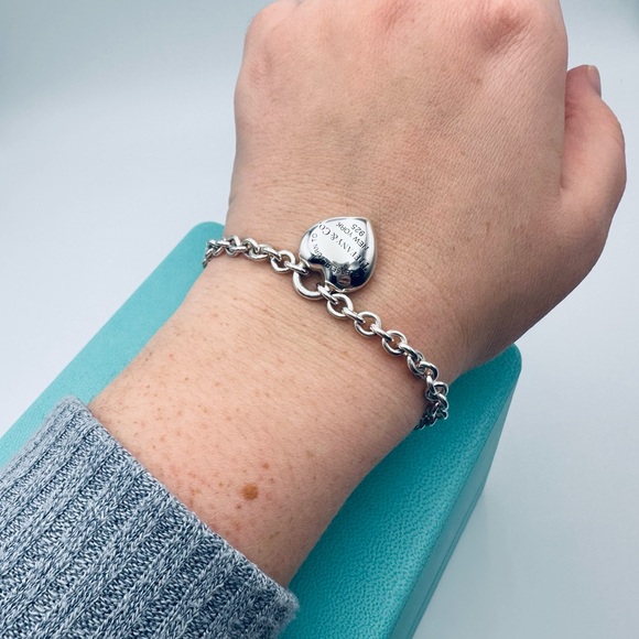Tiffany & Co. Full Heart Toggle Bracelet in Silver 7.5” with Presentation Box - Picture 11 of 14